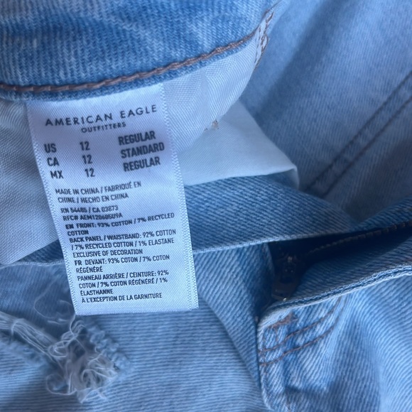 American Eagle Women’s Strigid Mom Jean Distressed Size 12 - Picture 2 of 9